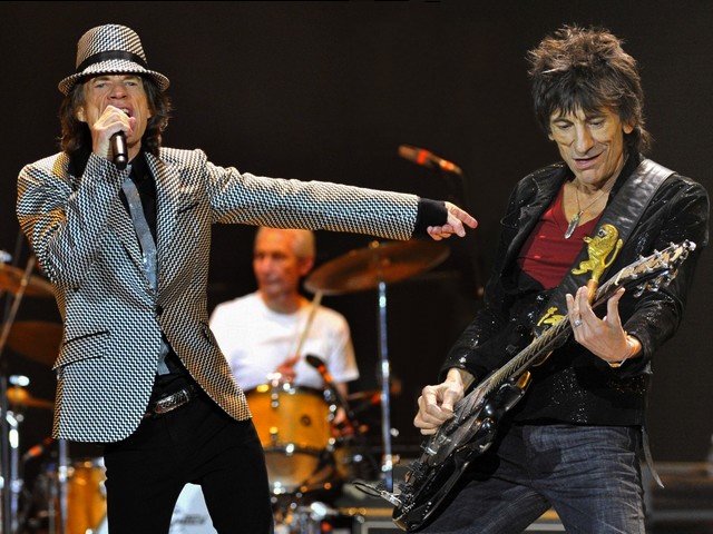 The Rolling Stones on Stage at O2 Arena in London UK - Mick Jagger, Ronnie Wood and Charlie Watts from the iconic British rock band 'The Rolling Stones' perform on stage at the O2 Arena in east London, UK, during the show for their 50th anniversary on November 25, 2012. - , Rolling, Stones, stage, stages, Arena, London, UK, music, musics, places, place, show, shows, Mick, Jagger, Ronnie, Wood, Charlie, Watts, iconic, British, rock, band, bands, east, 50th, anniversary, anniversaries, November, 2012 - Mick Jagger, Ronnie Wood and Charlie Watts from the iconic British rock band 'The Rolling Stones' perform on stage at the O2 Arena in east London, UK, during the show for their 50th anniversary on November 25, 2012. Resuelve rompecabezas en línea gratis The Rolling Stones on Stage at O2 Arena in London UK juegos puzzle o enviar The Rolling Stones on Stage at O2 Arena in London UK juego de puzzle tarjetas electrónicas de felicitación  de puzzles-games.eu.. The Rolling Stones on Stage at O2 Arena in London UK puzzle, puzzles, rompecabezas juegos, puzzles-games.eu, juegos de puzzle, juegos en línea del rompecabezas, juegos gratis puzzle, juegos en línea gratis rompecabezas, The Rolling Stones on Stage at O2 Arena in London UK juego de puzzle gratuito, The Rolling Stones on Stage at O2 Arena in London UK juego de rompecabezas en línea, jigsaw puzzles, The Rolling Stones on Stage at O2 Arena in London UK jigsaw puzzle, jigsaw puzzle games, jigsaw puzzles games, The Rolling Stones on Stage at O2 Arena in London UK rompecabezas de juego tarjeta electrónica, juegos de puzzles tarjetas electrónicas, The Rolling Stones on Stage at O2 Arena in London UK puzzle tarjeta electrónica de felicitación