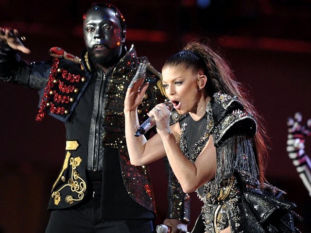 World Cup 2010 Kick-off Concert Fergie and Will.I.Am - Fergie with Edwand scissorhands claw and Will.I.Am in a metal mask of the American hip-hop group 'Black Eyed Peas' perform on stage during the Kick-off concert for the FIFA World Cup 2010 at the Orlando stadium in Soweto, Johannesburg, South Africa (June 10, 2010). - , World, Cup, 2010, Kick-off, concert, concerts, Fergie, Will.I.Am, music, musics, performance, performances, party, parties, show, shows, celebration, celebrations, sport, sports, tournament, tournaments, Edwand, scissorhands, claw, claws, metal, mask, masks, American, hip-hop, group, groups, Black, Eyed, Peas, stage, stages, FIFA, Orlando, stadium, stadiums, Soweto, Johannesburg, South, Africa - Fergie with Edwand scissorhands claw and Will.I.Am in a metal mask of the American hip-hop group 'Black Eyed Peas' perform on stage during the Kick-off concert for the FIFA World Cup 2010 at the Orlando stadium in Soweto, Johannesburg, South Africa (June 10, 2010). Решайте бесплатные онлайн World Cup 2010 Kick-off Concert Fergie and Will.I.Am пазлы игры или отправьте World Cup 2010 Kick-off Concert Fergie and Will.I.Am пазл игру приветственную открытку  из puzzles-games.eu.. World Cup 2010 Kick-off Concert Fergie and Will.I.Am пазл, пазлы, пазлы игры, puzzles-games.eu, пазл игры, онлайн пазл игры, игры пазлы бесплатно, бесплатно онлайн пазл игры, World Cup 2010 Kick-off Concert Fergie and Will.I.Am бесплатно пазл игра, World Cup 2010 Kick-off Concert Fergie and Will.I.Am онлайн пазл игра , jigsaw puzzles, World Cup 2010 Kick-off Concert Fergie and Will.I.Am jigsaw puzzle, jigsaw puzzle games, jigsaw puzzles games, World Cup 2010 Kick-off Concert Fergie and Will.I.Am пазл игра открытка, пазлы игры открытки, World Cup 2010 Kick-off Concert Fergie and Will.I.Am пазл игра приветственная открытка