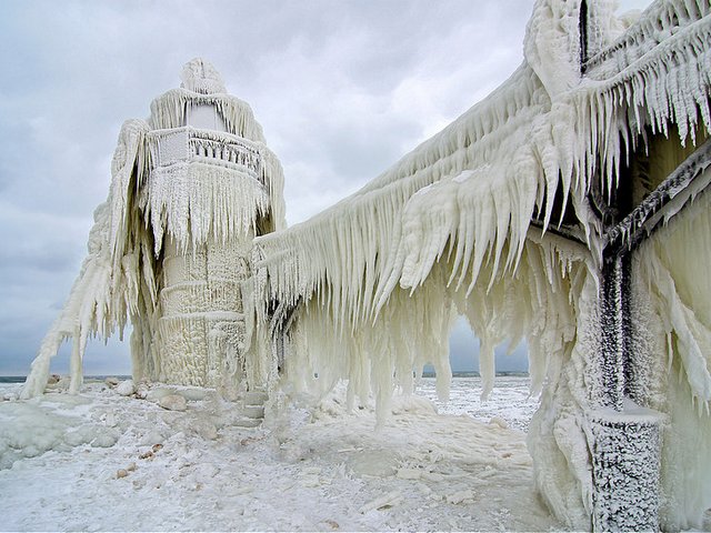Frozen St.Joseph Lighthouse Michigan USA - Stunning picture of the Saint Joseph Lighthouse on Lake Michigan, USA, turned into ice-sculpture with surreal ice formations created by the  turbulent waves. The lake Michigan froze over at the beginning of January when the weather in the area dipped into subzero temperatures,  accompanied with relentless winter winds. - , frozen, St.Joseph, lighthouse, Michigan, USA, nature, natures, places, place, stunning, picture, pictures, saint, Joseph, lake, lakes, ice, sculpture, sculptures, surreal, formations, formation, turbulent, waves, wave, January, weather, area, subzero, temperatures, temperature, relentless, winter, winds, wind - Stunning picture of the Saint Joseph Lighthouse on Lake Michigan, USA, turned into ice-sculpture with surreal ice formations created by the  turbulent waves. The lake Michigan froze over at the beginning of January when the weather in the area dipped into subzero temperatures,  accompanied with relentless winter winds. Resuelve rompecabezas en línea gratis Frozen St.Joseph Lighthouse Michigan USA juegos puzzle o enviar Frozen St.Joseph Lighthouse Michigan USA juego de puzzle tarjetas electrónicas de felicitación  de puzzles-games.eu.. Frozen St.Joseph Lighthouse Michigan USA puzzle, puzzles, rompecabezas juegos, puzzles-games.eu, juegos de puzzle, juegos en línea del rompecabezas, juegos gratis puzzle, juegos en línea gratis rompecabezas, Frozen St.Joseph Lighthouse Michigan USA juego de puzzle gratuito, Frozen St.Joseph Lighthouse Michigan USA juego de rompecabezas en línea, jigsaw puzzles, Frozen St.Joseph Lighthouse Michigan USA jigsaw puzzle, jigsaw puzzle games, jigsaw puzzles games, Frozen St.Joseph Lighthouse Michigan USA rompecabezas de juego tarjeta electrónica, juegos de puzzles tarjetas electrónicas, Frozen St.Joseph Lighthouse Michigan USA puzzle tarjeta electrónica de felicitación