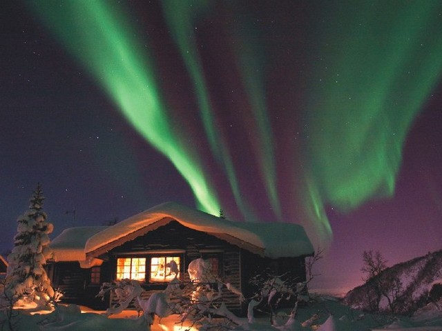 Northern Lights Norway - Stunning Northern Lights (Aurora Borealis) over the cabin owned by the photographer Ketil Monsen above the  town of Mo i Rana, Norway, situated about 80 kilometres south of the Arctic Circle. In the winter season, the Northern Lights can be seen on the night sky in different shapes with varies in intensity, coloured from brightly green to deep red. - , Northern, lights, light, Norway, nature, natures, places, place, travel, travels, stunning, Aurora, Borealis, cabin, cabins, photographer, photographers, Ketil, Monsen, Mo, Rana, Arctic, Circle, kilometres, kilometre, winter, season, seasons, night, sky, skies, shapes, shape, intensity, brightly, green, deep, red - Stunning Northern Lights (Aurora Borealis) over the cabin owned by the photographer Ketil Monsen above the  town of Mo i Rana, Norway, situated about 80 kilometres south of the Arctic Circle. In the winter season, the Northern Lights can be seen on the night sky in different shapes with varies in intensity, coloured from brightly green to deep red. Resuelve rompecabezas en línea gratis Northern Lights Norway juegos puzzle o enviar Northern Lights Norway juego de puzzle tarjetas electrónicas de felicitación  de puzzles-games.eu.. Northern Lights Norway puzzle, puzzles, rompecabezas juegos, puzzles-games.eu, juegos de puzzle, juegos en línea del rompecabezas, juegos gratis puzzle, juegos en línea gratis rompecabezas, Northern Lights Norway juego de puzzle gratuito, Northern Lights Norway juego de rompecabezas en línea, jigsaw puzzles, Northern Lights Norway jigsaw puzzle, jigsaw puzzle games, jigsaw puzzles games, Northern Lights Norway rompecabezas de juego tarjeta electrónica, juegos de puzzles tarjetas electrónicas, Northern Lights Norway puzzle tarjeta electrónica de felicitación