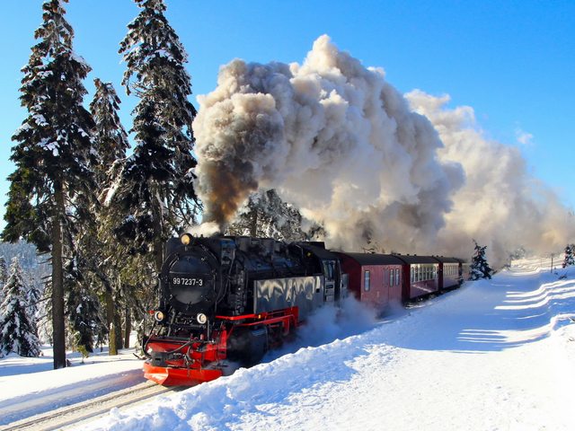 Steam Train in Winter Wallpaper - Beautiful wallpaper with a steam train passing through countryside in winter. <br />
For the railroad lovers with adventurous spirit, who want to discover the beauties of nature in a unique way, there are many tours with different kinds of compositions of retro trains.<br />
The best-known line of the German railway company Harzer Schmalspurbahnen (HSB) is the Brocken Railway which is served by steam locomotives 997237-3, running from Wernigerode, via Drei Annen Hohne to the Brocken, the highest mountain in the region and back. - , steam, train, trains, winter, wallpaper, wallpapers, nature, natures, beautiful, countryside, railroad, lovers, adventurous, spirit, spirits, beauties, beauty, unique, way, ways, tours, tour, compositions, retro, line, lines, German, railway, company, Harzer, Schmalspurbahnen, HSB, Brocken, locomotives, locomotive, Wernigerode, Drei, Annen, Hohne, mountain, mountains, region, regions - Beautiful wallpaper with a steam train passing through countryside in winter. <br />
For the railroad lovers with adventurous spirit, who want to discover the beauties of nature in a unique way, there are many tours with different kinds of compositions of retro trains.<br />
The best-known line of the German railway company Harzer Schmalspurbahnen (HSB) is the Brocken Railway which is served by steam locomotives 997237-3, running from Wernigerode, via Drei Annen Hohne to the Brocken, the highest mountain in the region and back. Resuelve rompecabezas en línea gratis Steam Train in Winter Wallpaper juegos puzzle o enviar Steam Train in Winter Wallpaper juego de puzzle tarjetas electrónicas de felicitación  de puzzles-games.eu.. Steam Train in Winter Wallpaper puzzle, puzzles, rompecabezas juegos, puzzles-games.eu, juegos de puzzle, juegos en línea del rompecabezas, juegos gratis puzzle, juegos en línea gratis rompecabezas, Steam Train in Winter Wallpaper juego de puzzle gratuito, Steam Train in Winter Wallpaper juego de rompecabezas en línea, jigsaw puzzles, Steam Train in Winter Wallpaper jigsaw puzzle, jigsaw puzzle games, jigsaw puzzles games, Steam Train in Winter Wallpaper rompecabezas de juego tarjeta electrónica, juegos de puzzles tarjetas electrónicas, Steam Train in Winter Wallpaper puzzle tarjeta electrónica de felicitación