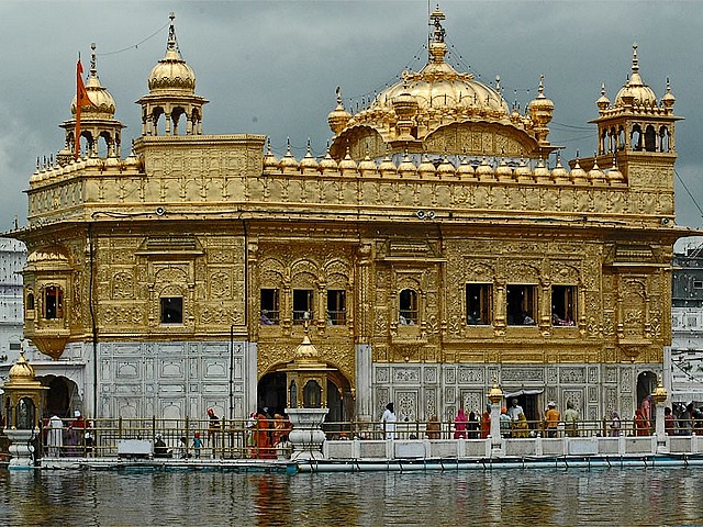 amritsar golden temple diwali. Golden Temple in Amritsar