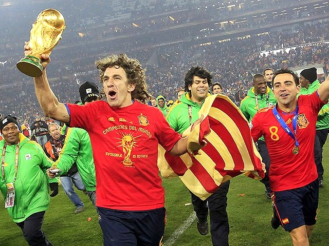 World Cup 2010 Champion Carles Puyol with the Trophy around the Stadium - The Spain's defender Carles Puyol runs with the trophy around the Soccer City stadium followed by fotographers after the final of the World Cup 2010 Champion tournament in Johannesburg, South Africa (July 11, 2010). - , World, Cup, 2010, Champion, Carles, Puyol, trophy, trophies, stadium, stadiums, sport, sports, tournament, tournaments, match, matches, soccer, soccers, football, footballs, defender, defenders, Soccer, City, fotographers, fotographer, final, finals, Johannesburg, South, Africa - The Spain's defender Carles Puyol runs with the trophy around the Soccer City stadium followed by fotographers after the final of the World Cup 2010 Champion tournament in Johannesburg, South Africa (July 11, 2010). Solve free online World Cup 2010 Champion Carles Puyol with the Trophy around the Stadium puzzle games or send World Cup 2010 Champion Carles Puyol with the Trophy around the Stadium puzzle game greeting ecards  from puzzles-games.eu.. World Cup 2010 Champion Carles Puyol with the Trophy around the Stadium puzzle, puzzles, puzzles games, puzzles-games.eu, puzzle games, online puzzle games, free puzzle games, free online puzzle games, World Cup 2010 Champion Carles Puyol with the Trophy around the Stadium free puzzle game, World Cup 2010 Champion Carles Puyol with the Trophy around the Stadium online puzzle game, jigsaw puzzles, World Cup 2010 Champion Carles Puyol with the Trophy around the Stadium jigsaw puzzle, jigsaw puzzle games, jigsaw puzzles games, World Cup 2010 Champion Carles Puyol with the Trophy around the Stadium puzzle game ecard, puzzles games ecards, World Cup 2010 Champion Carles Puyol with the Trophy around the Stadium puzzle game greeting ecard