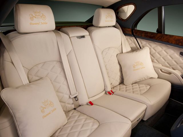 Bentley Mulsanne Diamond Jubilee Edition 2012 Interior - To celebrate the birthday of Queen Elizabeth II and 60-th  anniversary of her reign, Bentley Motors unveiled at the Motor Show in Beijing, China, a very special Mulsanne Diamond Jubilee, edition 2012. This serie is limited just to 60 cars, whose interior, hand crafted by Mulliner, is distinguished by exquisiteness, embroidered headrests with gold stitches, veneered fold-down tables in the rear cabin, decorated with gold and leather cushions, with motives of classic luxurious royal carriage. - , Bentley, Mulsanne, diamond, diamonds, jubilee, jubilees, edition, editions, 2012, interior, interiors, autos, auto, cars, car, automobiles, automobile, birthday, birthdays, Queen, queens, Elizabeth, 60-th, anniversary, anniversaries, reign, reigns, motors, motor, show, shows, Beijing, China, special, serie, series, Mulliner, exquisiteness, embroidered, headrests, gold, stitches, stitch, veneered, tables, table, rear, cabin, cabines, decorated, leather, cushions, cushion, motives, motiv, classic, luxurious, royal, carriage, carriages - To celebrate the birthday of Queen Elizabeth II and 60-th  anniversary of her reign, Bentley Motors unveiled at the Motor Show in Beijing, China, a very special Mulsanne Diamond Jubilee, edition 2012. This serie is limited just to 60 cars, whose interior, hand crafted by Mulliner, is distinguished by exquisiteness, embroidered headrests with gold stitches, veneered fold-down tables in the rear cabin, decorated with gold and leather cushions, with motives of classic luxurious royal carriage. Resuelve rompecabezas en línea gratis Bentley Mulsanne Diamond Jubilee Edition 2012 Interior juegos puzzle o enviar Bentley Mulsanne Diamond Jubilee Edition 2012 Interior juego de puzzle tarjetas electrónicas de felicitación  de puzzles-games.eu.. Bentley Mulsanne Diamond Jubilee Edition 2012 Interior puzzle, puzzles, rompecabezas juegos, puzzles-games.eu, juegos de puzzle, juegos en línea del rompecabezas, juegos gratis puzzle, juegos en línea gratis rompecabezas, Bentley Mulsanne Diamond Jubilee Edition 2012 Interior juego de puzzle gratuito, Bentley Mulsanne Diamond Jubilee Edition 2012 Interior juego de rompecabezas en línea, jigsaw puzzles, Bentley Mulsanne Diamond Jubilee Edition 2012 Interior jigsaw puzzle, jigsaw puzzle games, jigsaw puzzles games, Bentley Mulsanne Diamond Jubilee Edition 2012 Interior rompecabezas de juego tarjeta electrónica, juegos de puzzles tarjetas electrónicas, Bentley Mulsanne Diamond Jubilee Edition 2012 Interior puzzle tarjeta electrónica de felicitación