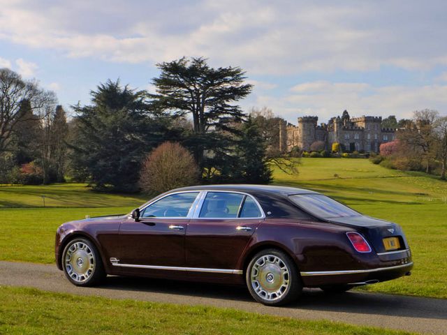 Bentley Mulsanne Diamond Jubilee Edition 2012 Wallpaper - Wallpaper with Bentley Mulsanne Diamond Jubilee Edition 2012, the luxury limousine, specially created by Bentley Motors and Mulliner, to celebrate the birthday of Britain's Queen Elizabeth II and 60-th  anniversary of her reign. There have been made just 60 cars in this serie, with a standard Mulsanne twin-turbocharged 6.75 litre V8 engine, wich develops 512 hp at 4,200 rpm and a 1,020 Nm of torque at 1,750 rev/min, with an acceleration from 0 to 100 km/h in 5.3 seconds and a top speed of 296 km/h. - , Bentley, Mulsanne, diamond, diamonds, jubilee, jubilees, edition, editions, 2012, wallpaper, wallpapers, autos, auto, cars, car, automobiles, automobile, luxury, limousine, limousines, motors, motor, Mulliner, birthday, birthdays, Britain, Queen, queens, Elizabeth, 60-th, anniversary, anniversaries, reign, reigns, 60, serie, series, standard, twin-turbocharged, 6.75, litre, litres, V8, engine, engines, 512hp, 4, 200rpm, 1, 020Nm, torque, torques, 1, 750rev/min, acceleration, accelerations, 5.3s, seconds, second, top, speed, speeds, 296km/h - Wallpaper with Bentley Mulsanne Diamond Jubilee Edition 2012, the luxury limousine, specially created by Bentley Motors and Mulliner, to celebrate the birthday of Britain's Queen Elizabeth II and 60-th  anniversary of her reign. There have been made just 60 cars in this serie, with a standard Mulsanne twin-turbocharged 6.75 litre V8 engine, wich develops 512 hp at 4,200 rpm and a 1,020 Nm of torque at 1,750 rev/min, with an acceleration from 0 to 100 km/h in 5.3 seconds and a top speed of 296 km/h. Resuelve rompecabezas en línea gratis Bentley Mulsanne Diamond Jubilee Edition 2012 Wallpaper juegos puzzle o enviar Bentley Mulsanne Diamond Jubilee Edition 2012 Wallpaper juego de puzzle tarjetas electrónicas de felicitación  de puzzles-games.eu.. Bentley Mulsanne Diamond Jubilee Edition 2012 Wallpaper puzzle, puzzles, rompecabezas juegos, puzzles-games.eu, juegos de puzzle, juegos en línea del rompecabezas, juegos gratis puzzle, juegos en línea gratis rompecabezas, Bentley Mulsanne Diamond Jubilee Edition 2012 Wallpaper juego de puzzle gratuito, Bentley Mulsanne Diamond Jubilee Edition 2012 Wallpaper juego de rompecabezas en línea, jigsaw puzzles, Bentley Mulsanne Diamond Jubilee Edition 2012 Wallpaper jigsaw puzzle, jigsaw puzzle games, jigsaw puzzles games, Bentley Mulsanne Diamond Jubilee Edition 2012 Wallpaper rompecabezas de juego tarjeta electrónica, juegos de puzzles tarjetas electrónicas, Bentley Mulsanne Diamond Jubilee Edition 2012 Wallpaper puzzle tarjeta electrónica de felicitación