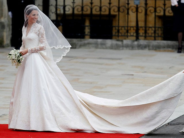 kate middleton wedding dress alexander mcqueen. Royal Wedding England Kate