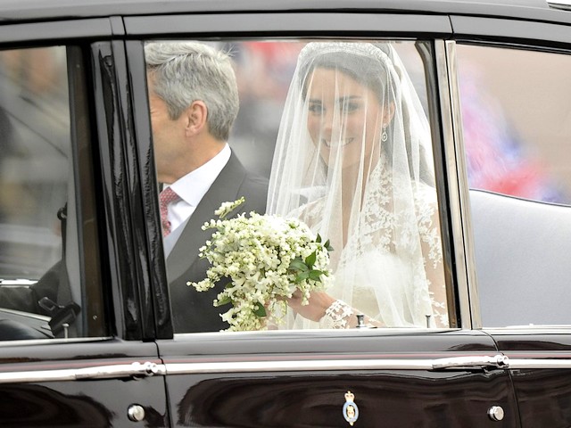 Royal Wedding England  Kate Middleton smiles in Rolls Royce Phantom VI - Kate Middleton smiles when she travel with her father Michael Middleton, in a Rolls Royce Phantom VI, for the ceremony of the royal wedding at the Westminster Abbey in London, England,on April 29, 2011. - , Royal, wedding, weddings, England, Kate, Middleton, Rolls, Royce, Phantom, celebrities, celebrity, show, shows, autos, auto, car, cars, ceremony, ceremonies, event, events, entertainment, entertainments, place, places, travel, travels, tour, tours, father, Michael, fathers, Westminster, abbey, abbeys, London, April, 2011 - Kate Middleton smiles when she travel with her father Michael Middleton, in a Rolls Royce Phantom VI, for the ceremony of the royal wedding at the Westminster Abbey in London, England,on April 29, 2011. Подреждайте безплатни онлайн Royal Wedding England  Kate Middleton smiles in Rolls Royce Phantom VI пъзел игри или изпратете Royal Wedding England  Kate Middleton smiles in Rolls Royce Phantom VI пъзел игра поздравителна картичка  от puzzles-games.eu.. Royal Wedding England  Kate Middleton smiles in Rolls Royce Phantom VI пъзел, пъзели, пъзели игри, puzzles-games.eu, пъзел игри, online пъзел игри, free пъзел игри, free online пъзел игри, Royal Wedding England  Kate Middleton smiles in Rolls Royce Phantom VI free пъзел игра, Royal Wedding England  Kate Middleton smiles in Rolls Royce Phantom VI online пъзел игра, jigsaw puzzles, Royal Wedding England  Kate Middleton smiles in Rolls Royce Phantom VI jigsaw puzzle, jigsaw puzzle games, jigsaw puzzles games, Royal Wedding England  Kate Middleton smiles in Rolls Royce Phantom VI пъзел игра картичка, пъзели игри картички, Royal Wedding England  Kate Middleton smiles in Rolls Royce Phantom VI пъзел игра поздравителна картичка