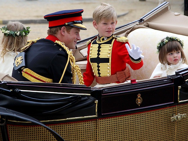 Royal Wedding England Prince Harry with Page Boy and Bridesmaids ride in Carriage towards Buckingham Palace in London - Prince Harry with page boy, Master Tom Pettifer and bridesmaids Eliza Lopes and  Lady Louise Mountbatten-Windsor, ride in a carriage along the Processional Route, towards Buckingham Palace in London, England, after ceremony of the royal wedding of Prince William and Catherine, Duchess of Cambridge, on April 29, 2011. - , Royal, wedding, weddings, England, prince, princes, Harry, page, boy, boys, bridesmaids, bridesmaid, carriage, carriages, Buckingham, palace, palaces, London, celebrities, celebrity, show, shows, ceremony, ceremonies, event, events, entertainment, entertainments, place, places, travel, travels, tour, tours, Master, Tom, Pettifer, Eliza, Lopes, Lady, Louise, Mountbatten, Windsor, Processional, Route, routes, William, Catherine, duchess, duchesses, Cambridge, April, 2011 - Prince Harry with page boy, Master Tom Pettifer and bridesmaids Eliza Lopes and  Lady Louise Mountbatten-Windsor, ride in a carriage along the Processional Route, towards Buckingham Palace in London, England, after ceremony of the royal wedding of Prince William and Catherine, Duchess of Cambridge, on April 29, 2011. Resuelve rompecabezas en línea gratis Royal Wedding England Prince Harry with Page Boy and Bridesmaids ride in Carriage towards Buckingham Palace in London juegos puzzle o enviar Royal Wedding England Prince Harry with Page Boy and Bridesmaids ride in Carriage towards Buckingham Palace in London juego de puzzle tarjetas electrónicas de felicitación  de puzzles-games.eu.. Royal Wedding England Prince Harry with Page Boy and Bridesmaids ride in Carriage towards Buckingham Palace in London puzzle, puzzles, rompecabezas juegos, puzzles-games.eu, juegos de puzzle, juegos en línea del rompecabezas, juegos gratis puzzle, juegos en línea gratis rompecabezas, Royal Wedding England Prince Harry with Page Boy and Bridesmaids ride in Carriage towards Buckingham Palace in London juego de puzzle gratuito, Royal Wedding England Prince Harry with Page Boy and Bridesmaids ride in Carriage towards Buckingham Palace in London juego de rompecabezas en línea, jigsaw puzzles, Royal Wedding England Prince Harry with Page Boy and Bridesmaids ride in Carriage towards Buckingham Palace in London jigsaw puzzle, jigsaw puzzle games, jigsaw puzzles games, Royal Wedding England Prince Harry with Page Boy and Bridesmaids ride in Carriage towards Buckingham Palace in London rompecabezas de juego tarjeta electrónica, juegos de puzzles tarjetas electrónicas, Royal Wedding England Prince Harry with Page Boy and Bridesmaids ride in Carriage towards Buckingham Palace in London puzzle tarjeta electrónica de felicitación