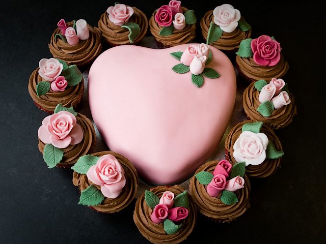 Valentines Day Cake - Original dessert for the Valentine's Day, a fruit cake with honey in shape of heart, decorated with pink fondant, ornaments of roses and chocolate cream. - , Valentines, day, days, cake, cakes, food, foods, holidays, holiday, festival, festivals, celebrations, celebration, original, dessert, desserts, fruit, fruits, honey, shape, shapes, heart, hearts, decorated, pink, fondant, ornaments, ornament, roses, rose, chocolate, cream, creams - Original dessert for the Valentine's Day, a fruit cake with honey in shape of heart, decorated with pink fondant, ornaments of roses and chocolate cream. Resuelve rompecabezas en línea gratis Valentines Day Cake juegos puzzle o enviar Valentines Day Cake juego de puzzle tarjetas electrónicas de felicitación  de puzzles-games.eu.. Valentines Day Cake puzzle, puzzles, rompecabezas juegos, puzzles-games.eu, juegos de puzzle, juegos en línea del rompecabezas, juegos gratis puzzle, juegos en línea gratis rompecabezas, Valentines Day Cake juego de puzzle gratuito, Valentines Day Cake juego de rompecabezas en línea, jigsaw puzzles, Valentines Day Cake jigsaw puzzle, jigsaw puzzle games, jigsaw puzzles games, Valentines Day Cake rompecabezas de juego tarjeta electrónica, juegos de puzzles tarjetas electrónicas, Valentines Day Cake puzzle tarjeta electrónica de felicitación