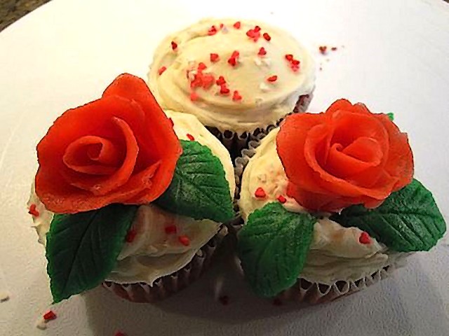 Valentines Day Cupcakes - Three nice and tasty cupcakes for Valentine's Day with red roses of sugar and white cream. - , Valentines, Day, days, cupcakes, cupcake, food, foods, holidays, holiday, festival, festivals, celebrations, celebration, nice, tasty, Valentine, red, roses, rose, sugar, white, cream, creams - Three nice and tasty cupcakes for Valentine's Day with red roses of sugar and white cream. Lösen Sie kostenlose Valentines Day Cupcakes Online Puzzle Spiele oder senden Sie Valentines Day Cupcakes Puzzle Spiel Gruß ecards  from puzzles-games.eu.. Valentines Day Cupcakes puzzle, Rätsel, puzzles, Puzzle Spiele, puzzles-games.eu, puzzle games, Online Puzzle Spiele, kostenlose Puzzle Spiele, kostenlose Online Puzzle Spiele, Valentines Day Cupcakes kostenlose Puzzle Spiel, Valentines Day Cupcakes Online Puzzle Spiel, jigsaw puzzles, Valentines Day Cupcakes jigsaw puzzle, jigsaw puzzle games, jigsaw puzzles games, Valentines Day Cupcakes Puzzle Spiel ecard, Puzzles Spiele ecards, Valentines Day Cupcakes Puzzle Spiel Gruß ecards
