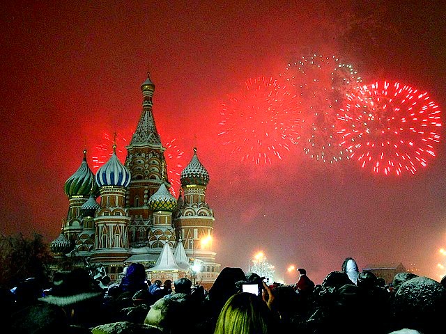 Fireworks over St. Basil Cathedral Moscow Russia - Fireworks explode over the cathedral 'St. Basil' in Moscow, Russia, during celebrations of the New Year (Jan 1, 2011). - , fireworks, firework, St.Basil, cathedral, cathedrals, Moscow, Russia, show, shows, holidays, holiday, festival, festivals, celebrations, celebration, New, Year, 2011 - Fireworks explode over the cathedral 'St. Basil' in Moscow, Russia, during celebrations of the New Year (Jan 1, 2011). Lösen Sie kostenlose Fireworks over St. Basil Cathedral Moscow Russia Online Puzzle Spiele oder senden Sie Fireworks over St. Basil Cathedral Moscow Russia Puzzle Spiel Gruß ecards  from puzzles-games.eu.. Fireworks over St. Basil Cathedral Moscow Russia puzzle, Rätsel, puzzles, Puzzle Spiele, puzzles-games.eu, puzzle games, Online Puzzle Spiele, kostenlose Puzzle Spiele, kostenlose Online Puzzle Spiele, Fireworks over St. Basil Cathedral Moscow Russia kostenlose Puzzle Spiel, Fireworks over St. Basil Cathedral Moscow Russia Online Puzzle Spiel, jigsaw puzzles, Fireworks over St. Basil Cathedral Moscow Russia jigsaw puzzle, jigsaw puzzle games, jigsaw puzzles games, Fireworks over St. Basil Cathedral Moscow Russia Puzzle Spiel ecard, Puzzles Spiele ecards, Fireworks over St. Basil Cathedral Moscow Russia Puzzle Spiel Gruß ecards