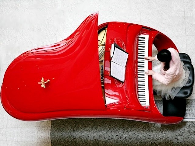 Rolls-Royce Piano at Deji Square in Nanjing  Jiangsu East China - Piano with design and bright red colour as Ferrari, dubbed a piano version of the 'Rolls-Royce', worth two million yuan (302,984 dollars), was exhibited on Deji Square in Nanjing, Jiangsu province, East China during celebrations of the Chinese New Year (Jan 31, 2011). - , Rolls-Royce, piano, pianos, Deji, Square, squares, Nanjing, Jiangsu, East, China, show, shows, performance, performances, music, musics, holidays, holiday, festival, festivals, celebrations, celebration, places, place, travel, travels, tour, tours, trips, trip, design, designs, bright, red, colour, colours, Ferrari, version, versions, province, provinces, Chinese, New, Year, years, 2011 - Piano with design and bright red colour as Ferrari, dubbed a piano version of the 'Rolls-Royce', worth two million yuan (302,984 dollars), was exhibited on Deji Square in Nanjing, Jiangsu province, East China during celebrations of the Chinese New Year (Jan 31, 2011). Resuelve rompecabezas en línea gratis Rolls-Royce Piano at Deji Square in Nanjing  Jiangsu East China juegos puzzle o enviar Rolls-Royce Piano at Deji Square in Nanjing  Jiangsu East China juego de puzzle tarjetas electrónicas de felicitación  de puzzles-games.eu.. Rolls-Royce Piano at Deji Square in Nanjing  Jiangsu East China puzzle, puzzles, rompecabezas juegos, puzzles-games.eu, juegos de puzzle, juegos en línea del rompecabezas, juegos gratis puzzle, juegos en línea gratis rompecabezas, Rolls-Royce Piano at Deji Square in Nanjing  Jiangsu East China juego de puzzle gratuito, Rolls-Royce Piano at Deji Square in Nanjing  Jiangsu East China juego de rompecabezas en línea, jigsaw puzzles, Rolls-Royce Piano at Deji Square in Nanjing  Jiangsu East China jigsaw puzzle, jigsaw puzzle games, jigsaw puzzles games, Rolls-Royce Piano at Deji Square in Nanjing  Jiangsu East China rompecabezas de juego tarjeta electrónica, juegos de puzzles tarjetas electrónicas, Rolls-Royce Piano at Deji Square in Nanjing  Jiangsu East China puzzle tarjeta electrónica de felicitación