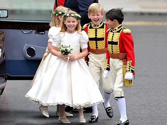 Royal Wedding England Bridesmaids and Page Boys arrive at Westminster Abbey in London - Bridesmaids Lady Louise Windsor and Margarita Armstrong-Jones and page boys Tom Pettifer and William Lowther-Pinkerton, are smiling when they arrive at Westminster Abbey, to attend ceremony of the royal wedding of Prince William and Catherine Duchess of Cambridge, on April 29, 2011. - , Royal, wedding, weddings, England, bridesmaids, bridesmaid, page, boys, boy, Westminster, abbey, abbeys, London, show, shows, celebrities, celebrity, ceremony, ceremonies, event, events, entertainment, entertainments, place, places, travel, travels, tour, tours, Lady, Louise, Windsor, Margarita, Armstrong, Jones, Tom, Pettifer, William, Lowther, Pinkerton, prince, princes, Catherine, duchess, duchesses, Cambridge, April, 2011 - Bridesmaids Lady Louise Windsor and Margarita Armstrong-Jones and page boys Tom Pettifer and William Lowther-Pinkerton, are smiling when they arrive at Westminster Abbey, to attend ceremony of the royal wedding of Prince William and Catherine Duchess of Cambridge, on April 29, 2011. Resuelve rompecabezas en línea gratis Royal Wedding England Bridesmaids and Page Boys arrive at Westminster Abbey in London juegos puzzle o enviar Royal Wedding England Bridesmaids and Page Boys arrive at Westminster Abbey in London juego de puzzle tarjetas electrónicas de felicitación  de puzzles-games.eu.. Royal Wedding England Bridesmaids and Page Boys arrive at Westminster Abbey in London puzzle, puzzles, rompecabezas juegos, puzzles-games.eu, juegos de puzzle, juegos en línea del rompecabezas, juegos gratis puzzle, juegos en línea gratis rompecabezas, Royal Wedding England Bridesmaids and Page Boys arrive at Westminster Abbey in London juego de puzzle gratuito, Royal Wedding England Bridesmaids and Page Boys arrive at Westminster Abbey in London juego de rompecabezas en línea, jigsaw puzzles, Royal Wedding England Bridesmaids and Page Boys arrive at Westminster Abbey in London jigsaw puzzle, jigsaw puzzle games, jigsaw puzzles games, Royal Wedding England Bridesmaids and Page Boys arrive at Westminster Abbey in London rompecabezas de juego tarjeta electrónica, juegos de puzzles tarjetas electrónicas, Royal Wedding England Bridesmaids and Page Boys arrive at Westminster Abbey in London puzzle tarjeta electrónica de felicitación