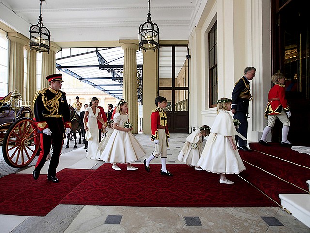 Royal Wedding England Bridesmaids and Page Boys arriving at Buckingham Palace in London - Prince Harry and Philippa Middleton together with bridesmaids and page boys, are arriving at Buckingham Palace after ceremony of the royal wedding of Prince William and Catherine, Duchess of Cambridge, on April 29, 2011. - , Royal, wedding, weddings, England, bridesmaids, bridesmaid, page, boys, boy, Buckingham, palace, palaces, London, show, shows, celebrities, celebrity, ceremony, ceremonies, event, events, entertainment, entertainments, place, places, travel, travels, tour, tours, prince, princes, Harry, Philippa, Middleton, William, Catherine, duchess, duchesses, Cambridge, April, 2011 - Prince Harry and Philippa Middleton together with bridesmaids and page boys, are arriving at Buckingham Palace after ceremony of the royal wedding of Prince William and Catherine, Duchess of Cambridge, on April 29, 2011. Resuelve rompecabezas en línea gratis Royal Wedding England Bridesmaids and Page Boys arriving at Buckingham Palace in London juegos puzzle o enviar Royal Wedding England Bridesmaids and Page Boys arriving at Buckingham Palace in London juego de puzzle tarjetas electrónicas de felicitación  de puzzles-games.eu.. Royal Wedding England Bridesmaids and Page Boys arriving at Buckingham Palace in London puzzle, puzzles, rompecabezas juegos, puzzles-games.eu, juegos de puzzle, juegos en línea del rompecabezas, juegos gratis puzzle, juegos en línea gratis rompecabezas, Royal Wedding England Bridesmaids and Page Boys arriving at Buckingham Palace in London juego de puzzle gratuito, Royal Wedding England Bridesmaids and Page Boys arriving at Buckingham Palace in London juego de rompecabezas en línea, jigsaw puzzles, Royal Wedding England Bridesmaids and Page Boys arriving at Buckingham Palace in London jigsaw puzzle, jigsaw puzzle games, jigsaw puzzles games, Royal Wedding England Bridesmaids and Page Boys arriving at Buckingham Palace in London rompecabezas de juego tarjeta electrónica, juegos de puzzles tarjetas electrónicas, Royal Wedding England Bridesmaids and Page Boys arriving at Buckingham Palace in London puzzle tarjeta electrónica de felicitación