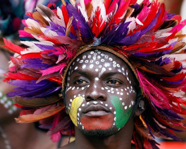 World Cup 2010 Fan with Feathers - A fan with feathers during the Opening ceremony of the FIFA World Cup 2010 at the Soccer City stadium in Johannesburg, South Africa (June 11). - , World, Cup, 2010, fan, fans, feathers, feather, show, shows, performance, performances, sport, sports, tournament, tournaments, qualification, qualificqtions, ceremony, ceremonies, match, matches, Opening, FIFA, Soccer, City, stadium, stadiums, Johannesburg, South, Africa - A fan with feathers during the Opening ceremony of the FIFA World Cup 2010 at the Soccer City stadium in Johannesburg, South Africa (June 11). Lösen Sie kostenlose World Cup 2010 Fan with Feathers Online Puzzle Spiele oder senden Sie World Cup 2010 Fan with Feathers Puzzle Spiel Gruß ecards  from puzzles-games.eu.. World Cup 2010 Fan with Feathers puzzle, Rätsel, puzzles, Puzzle Spiele, puzzles-games.eu, puzzle games, Online Puzzle Spiele, kostenlose Puzzle Spiele, kostenlose Online Puzzle Spiele, World Cup 2010 Fan with Feathers kostenlose Puzzle Spiel, World Cup 2010 Fan with Feathers Online Puzzle Spiel, jigsaw puzzles, World Cup 2010 Fan with Feathers jigsaw puzzle, jigsaw puzzle games, jigsaw puzzles games, World Cup 2010 Fan with Feathers Puzzle Spiel ecard, Puzzles Spiele ecards, World Cup 2010 Fan with Feathers Puzzle Spiel Gruß ecards