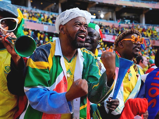 World Cup 2010 South Africa Fans support their Team - South Africa fans support their team during the FIFA World Cup 2010 Group-A match between South Africa and Mexico at the Soccer City stadium in Johannesburg (June 11) - , World, Cup, 2010, South, Africa, fans, fan, team, teams, show, shows, performance, performances, sport, sports, tournament, tournaments, qualification, qualifications, ceremony, ceremonies, FIFA, Group-A, Mexico, Soccer, City, stadium, stadiums, Johannesburg - South Africa fans support their team during the FIFA World Cup 2010 Group-A match between South Africa and Mexico at the Soccer City stadium in Johannesburg (June 11) Resuelve rompecabezas en línea gratis World Cup 2010 South Africa Fans support their Team juegos puzzle o enviar World Cup 2010 South Africa Fans support their Team juego de puzzle tarjetas electrónicas de felicitación  de puzzles-games.eu.. World Cup 2010 South Africa Fans support their Team puzzle, puzzles, rompecabezas juegos, puzzles-games.eu, juegos de puzzle, juegos en línea del rompecabezas, juegos gratis puzzle, juegos en línea gratis rompecabezas, World Cup 2010 South Africa Fans support their Team juego de puzzle gratuito, World Cup 2010 South Africa Fans support their Team juego de rompecabezas en línea, jigsaw puzzles, World Cup 2010 South Africa Fans support their Team jigsaw puzzle, jigsaw puzzle games, jigsaw puzzles games, World Cup 2010 South Africa Fans support their Team rompecabezas de juego tarjeta electrónica, juegos de puzzles tarjetas electrónicas, World Cup 2010 South Africa Fans support their Team puzzle tarjeta electrónica de felicitación