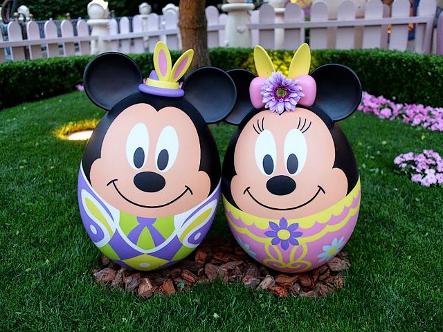 Easter Eggs Mickey and Minnie Mouse puzzle game 