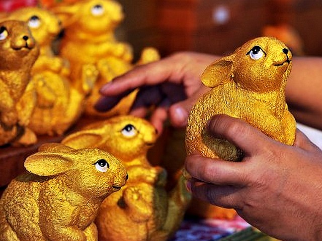 Spring Festival Rabbit Figurines at Ditan Park in Beijing China - Rabbit figurines in gold colour are sold as decorations, during the celebrations of the Spring Festival at Ditan Park in Beijing, China (Feb 3, 2011). - , spring, festival, festivals, rabbit, rabbits, figurines, figurine, Ditan, Park, Beijing, China, holidays, holiday, celebrations, celebration, places, place, travel, travels, tour, tours, trips, trip, excursion, excursions, gold, colour, colours, decorations, decoration, 2011 - Rabbit figurines in gold colour are sold as decorations, during the celebrations of the Spring Festival at Ditan Park in Beijing, China (Feb 3, 2011). Решайте бесплатные онлайн Spring Festival Rabbit Figurines at Ditan Park in Beijing China пазлы игры или отправьте Spring Festival Rabbit Figurines at Ditan Park in Beijing China пазл игру приветственную открытку  из puzzles-games.eu.. Spring Festival Rabbit Figurines at Ditan Park in Beijing China пазл, пазлы, пазлы игры, puzzles-games.eu, пазл игры, онлайн пазл игры, игры пазлы бесплатно, бесплатно онлайн пазл игры, Spring Festival Rabbit Figurines at Ditan Park in Beijing China бесплатно пазл игра, Spring Festival Rabbit Figurines at Ditan Park in Beijing China онлайн пазл игра , jigsaw puzzles, Spring Festival Rabbit Figurines at Ditan Park in Beijing China jigsaw puzzle, jigsaw puzzle games, jigsaw puzzles games, Spring Festival Rabbit Figurines at Ditan Park in Beijing China пазл игра открытка, пазлы игры открытки, Spring Festival Rabbit Figurines at Ditan Park in Beijing China пазл игра приветственная открытка