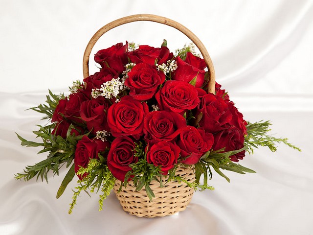 Valentines Day Gift - Beautiful gift for Valentine's Day with bouquet of red roses in a basket. - , Valentines, day, days, gift, gifts, holiday, holidays, flower, flowers, beautiful, bouquet, bouquets, red, roses, rose, basket, basket - Beautiful gift for Valentine's Day with bouquet of red roses in a basket. Lösen Sie kostenlose Valentines Day Gift Online Puzzle Spiele oder senden Sie Valentines Day Gift Puzzle Spiel Gruß ecards  from puzzles-games.eu.. Valentines Day Gift puzzle, Rätsel, puzzles, Puzzle Spiele, puzzles-games.eu, puzzle games, Online Puzzle Spiele, kostenlose Puzzle Spiele, kostenlose Online Puzzle Spiele, Valentines Day Gift kostenlose Puzzle Spiel, Valentines Day Gift Online Puzzle Spiel, jigsaw puzzles, Valentines Day Gift jigsaw puzzle, jigsaw puzzle games, jigsaw puzzles games, Valentines Day Gift Puzzle Spiel ecard, Puzzles Spiele ecards, Valentines Day Gift Puzzle Spiel Gruß ecards