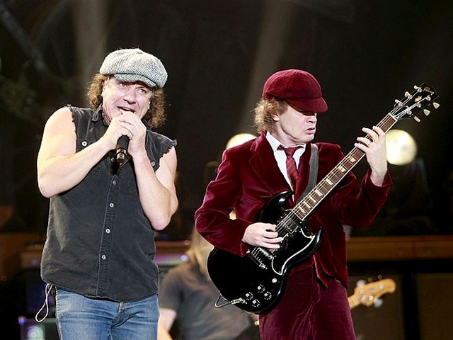 AC-DC Toronto 2008 - Brian Johnson and Angus Young during the 'Black Ice' North American Tour of AC-DC at 'Roger Centre' in Toronto, Canada (November 7th, 2008). - , AC-DC, Toronto, 2008, music, musics, performance, performances, Brian, Johnson, Angus, Young, Black, Ice, North, American, tour, tours, Roger, Centre, Canada - Brian Johnson and Angus Young during the 'Black Ice' North American Tour of AC-DC at 'Roger Centre' in Toronto, Canada (November 7th, 2008). Lösen Sie kostenlose AC-DC Toronto 2008 Online Puzzle Spiele oder senden Sie AC-DC Toronto 2008 Puzzle Spiel Gruß ecards  from puzzles-games.eu.. AC-DC Toronto 2008 puzzle, Rätsel, puzzles, Puzzle Spiele, puzzles-games.eu, puzzle games, Online Puzzle Spiele, kostenlose Puzzle Spiele, kostenlose Online Puzzle Spiele, AC-DC Toronto 2008 kostenlose Puzzle Spiel, AC-DC Toronto 2008 Online Puzzle Spiel, jigsaw puzzles, AC-DC Toronto 2008 jigsaw puzzle, jigsaw puzzle games, jigsaw puzzles games, AC-DC Toronto 2008 Puzzle Spiel ecard, Puzzles Spiele ecards, AC-DC Toronto 2008 Puzzle Spiel Gruß ecards