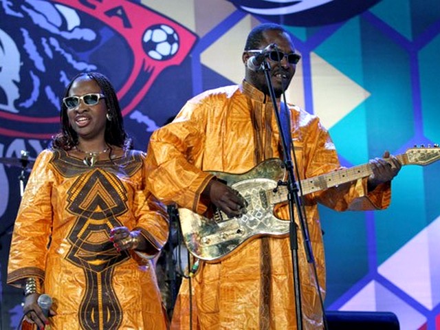 World Cup 2010 Kick-off Concert Amadon and Mariam - Malian singers Amadon and Mariam perform on stage during the Kick-off celebration concert of the FIFA World Cup 2010 at the Orlando stadium in Soweto, Johannesburg, South Africa (June 10, 2010). - , World, Cup, 2010, Kick-off, Concert, Amadon, Mariam, music, musics, performance, performances, party, parties, show, shows, celebration, celebrations, sport, sports, tournament, tournaments, FIFA, Orlando, stadium, stadiums, Soweto, Johannesburg, South, Africa - Malian singers Amadon and Mariam perform on stage during the Kick-off celebration concert of the FIFA World Cup 2010 at the Orlando stadium in Soweto, Johannesburg, South Africa (June 10, 2010). Resuelve rompecabezas en línea gratis World Cup 2010 Kick-off Concert Amadon and Mariam juegos puzzle o enviar World Cup 2010 Kick-off Concert Amadon and Mariam juego de puzzle tarjetas electrónicas de felicitación  de puzzles-games.eu.. World Cup 2010 Kick-off Concert Amadon and Mariam puzzle, puzzles, rompecabezas juegos, puzzles-games.eu, juegos de puzzle, juegos en línea del rompecabezas, juegos gratis puzzle, juegos en línea gratis rompecabezas, World Cup 2010 Kick-off Concert Amadon and Mariam juego de puzzle gratuito, World Cup 2010 Kick-off Concert Amadon and Mariam juego de rompecabezas en línea, jigsaw puzzles, World Cup 2010 Kick-off Concert Amadon and Mariam jigsaw puzzle, jigsaw puzzle games, jigsaw puzzles games, World Cup 2010 Kick-off Concert Amadon and Mariam rompecabezas de juego tarjeta electrónica, juegos de puzzles tarjetas electrónicas, World Cup 2010 Kick-off Concert Amadon and Mariam puzzle tarjeta electrónica de felicitación