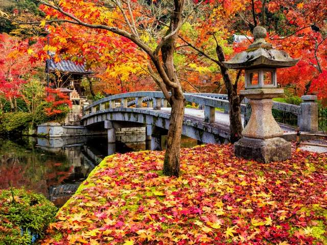 Autumn in Eikando Temple Kyoto Japan пъзел игра 