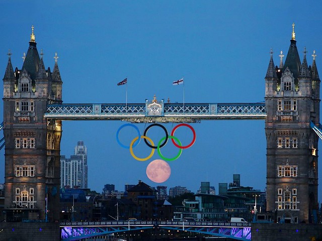 Full Moon behind Olympic Rings beneath Tower Bridge in London UK - Magnificent photo of a full moon on the skyline behind the Olympic Rings beneath Tower Bridge, which looks like additional ring towards the Olympic logo, during the Summer Olympics in London, UK, on August 3, 2012. - , full, moon, moons, Olympic, rings, ring, Tower, towers, Bridge, bridges, London, UK, places, place, show, shows, nature, natures, sport, sports, travel, travels, tour, tours, trip, trips, magnificent, photo, photos, skyline, skylines, additional, logo, summer, Olympics, August, 2012 - Magnificent photo of a full moon on the skyline behind the Olympic Rings beneath Tower Bridge, which looks like additional ring towards the Olympic logo, during the Summer Olympics in London, UK, on August 3, 2012. Решайте бесплатные онлайн Full Moon behind Olympic Rings beneath Tower Bridge in London UK пазлы игры или отправьте Full Moon behind Olympic Rings beneath Tower Bridge in London UK пазл игру приветственную открытку  из puzzles-games.eu.. Full Moon behind Olympic Rings beneath Tower Bridge in London UK пазл, пазлы, пазлы игры, puzzles-games.eu, пазл игры, онлайн пазл игры, игры пазлы бесплатно, бесплатно онлайн пазл игры, Full Moon behind Olympic Rings beneath Tower Bridge in London UK бесплатно пазл игра, Full Moon behind Olympic Rings beneath Tower Bridge in London UK онлайн пазл игра , jigsaw puzzles, Full Moon behind Olympic Rings beneath Tower Bridge in London UK jigsaw puzzle, jigsaw puzzle games, jigsaw puzzles games, Full Moon behind Olympic Rings beneath Tower Bridge in London UK пазл игра открытка, пазлы игры открытки, Full Moon behind Olympic Rings beneath Tower Bridge in London UK пазл игра приветственная открытка