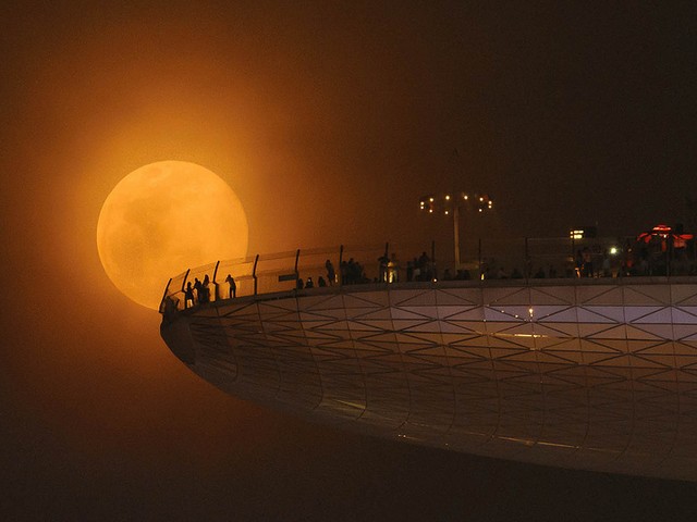 Super Moon Marina Bay Sands Skypark Singapore - Image of 'Super Moon', seen on top of the world's largest public platform of the Marina Bay Sands Skypark in Singapore (June 23, 2013), when the full moon made its closest approach to Earth, at a distance of 221,824 miles (356,991 kilometers). The so called 'Supermoon' is only the one time of the year and looks spectacular, larger and brighter than usual. - , Super, Moon, moons, Marina, Bay, bays, Sands, sand, Skypark, Singapore, places, place, nature, natures, travel, travels, tour, tours, trip, trips, image, images, top, tops, world, public, platform, platforms, June, 2013, full, approach, Earth, distance, distances, time, times, year, years, spectacular, larger, brighter, usual - Image of 'Super Moon', seen on top of the world's largest public platform of the Marina Bay Sands Skypark in Singapore (June 23, 2013), when the full moon made its closest approach to Earth, at a distance of 221,824 miles (356,991 kilometers). The so called 'Supermoon' is only the one time of the year and looks spectacular, larger and brighter than usual. Solve free online Super Moon Marina Bay Sands Skypark Singapore puzzle games or send Super Moon Marina Bay Sands Skypark Singapore puzzle game greeting ecards  from puzzles-games.eu.. Super Moon Marina Bay Sands Skypark Singapore puzzle, puzzles, puzzles games, puzzles-games.eu, puzzle games, online puzzle games, free puzzle games, free online puzzle games, Super Moon Marina Bay Sands Skypark Singapore free puzzle game, Super Moon Marina Bay Sands Skypark Singapore online puzzle game, jigsaw puzzles, Super Moon Marina Bay Sands Skypark Singapore jigsaw puzzle, jigsaw puzzle games, jigsaw puzzles games, Super Moon Marina Bay Sands Skypark Singapore puzzle game ecard, puzzles games ecards, Super Moon Marina Bay Sands Skypark Singapore puzzle game greeting ecard