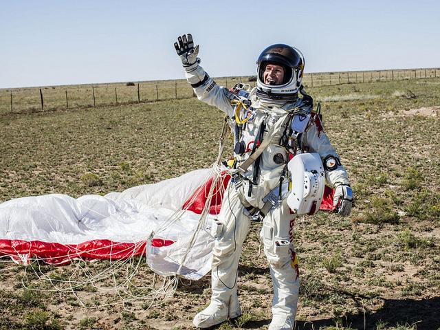 Felix Baumgartner Safe Return to Earth Roswell New Mexico USA - Felix Baumgartner, the 43-year-old Austrian daredevil, a risk-taking pilot and extreme athlete, celebrates the safe return to Earth and the successful completing of the 'Red Bull Stratos' mission in Roswell, the eastern desert of New Mexico, on October 14, 2012. During his amazing feat of a freefall from the edge of space he set a world record for skydiving in the stratosphere from 39 kilometres (24 miles) and broke the sound barrier, reaching speed of 1,342 kilometres per hour (834 mph). - , Felix, Baumgartner, safe, return, returns, Earth, Roswell, New, Mexico, USA, sport, sports, places, place, travel, travels, tour, tours, trip, trips, Austrian, daredevil, daredevils, risk-taking, pilot, pilots, extreme, athlete, athletes, successful, completing, Red, Bull, Stratos, mission, missions, eastern, desert, deserts, October, 2012, amazing, feat, feats, freefall, edge, space, world, record, records, skydiving, stratosphere, kilometres, kilometre, miles, mile, sound, barrier, barriers, speed, speeds, hour, hours, mph - Felix Baumgartner, the 43-year-old Austrian daredevil, a risk-taking pilot and extreme athlete, celebrates the safe return to Earth and the successful completing of the 'Red Bull Stratos' mission in Roswell, the eastern desert of New Mexico, on October 14, 2012. During his amazing feat of a freefall from the edge of space he set a world record for skydiving in the stratosphere from 39 kilometres (24 miles) and broke the sound barrier, reaching speed of 1,342 kilometres per hour (834 mph). Lösen Sie kostenlose Felix Baumgartner Safe Return to Earth Roswell New Mexico USA Online Puzzle Spiele oder senden Sie Felix Baumgartner Safe Return to Earth Roswell New Mexico USA Puzzle Spiel Gruß ecards  from puzzles-games.eu.. Felix Baumgartner Safe Return to Earth Roswell New Mexico USA puzzle, Rätsel, puzzles, Puzzle Spiele, puzzles-games.eu, puzzle games, Online Puzzle Spiele, kostenlose Puzzle Spiele, kostenlose Online Puzzle Spiele, Felix Baumgartner Safe Return to Earth Roswell New Mexico USA kostenlose Puzzle Spiel, Felix Baumgartner Safe Return to Earth Roswell New Mexico USA Online Puzzle Spiel, jigsaw puzzles, Felix Baumgartner Safe Return to Earth Roswell New Mexico USA jigsaw puzzle, jigsaw puzzle games, jigsaw puzzles games, Felix Baumgartner Safe Return to Earth Roswell New Mexico USA Puzzle Spiel ecard, Puzzles Spiele ecards, Felix Baumgartner Safe Return to Earth Roswell New Mexico USA Puzzle Spiel Gruß ecards