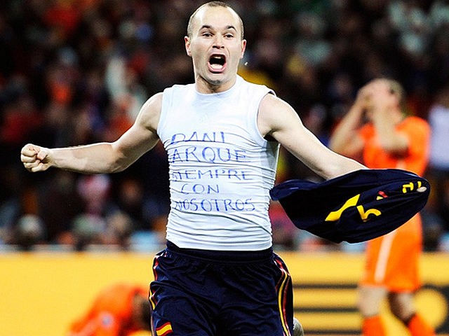 World Cup 2010 Champion Andres Iniesta celebrates the Winning Goal - Andres Iniesta celebrates the winning goal against the Netherlands during the FIFA World Cup 2010 Champion Final at the Soccer City stadium in Johannesburg, South Africa (July 11, 2010). - , World, Cup, 2010, Champion, Andres, Iniesta, winning, goal, goals, sport, sports, tournament, tournaments, match, matches, soccer, soccers, football, footballs, Netherlands, FIFA, Final, finals, Soccer, City, stadium, stadiums, Johannesburg, South, Africa - Andres Iniesta celebrates the winning goal against the Netherlands during the FIFA World Cup 2010 Champion Final at the Soccer City stadium in Johannesburg, South Africa (July 11, 2010). Resuelve rompecabezas en línea gratis World Cup 2010 Champion Andres Iniesta celebrates the Winning Goal juegos puzzle o enviar World Cup 2010 Champion Andres Iniesta celebrates the Winning Goal juego de puzzle tarjetas electrónicas de felicitación  de puzzles-games.eu.. World Cup 2010 Champion Andres Iniesta celebrates the Winning Goal puzzle, puzzles, rompecabezas juegos, puzzles-games.eu, juegos de puzzle, juegos en línea del rompecabezas, juegos gratis puzzle, juegos en línea gratis rompecabezas, World Cup 2010 Champion Andres Iniesta celebrates the Winning Goal juego de puzzle gratuito, World Cup 2010 Champion Andres Iniesta celebrates the Winning Goal juego de rompecabezas en línea, jigsaw puzzles, World Cup 2010 Champion Andres Iniesta celebrates the Winning Goal jigsaw puzzle, jigsaw puzzle games, jigsaw puzzles games, World Cup 2010 Champion Andres Iniesta celebrates the Winning Goal rompecabezas de juego tarjeta electrónica, juegos de puzzles tarjetas electrónicas, World Cup 2010 Champion Andres Iniesta celebrates the Winning Goal puzzle tarjeta electrónica de felicitación