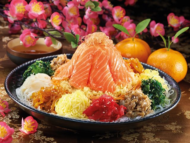 Fortune Salmon Yee Sang by Sakae Sushi - The traditional Fortune Salmon Yee Sang (Yusheng) dish or Prosperity Toss, is a raw fish salad, masterfully prepared by chefs of Sakae Sushi, a chain of restaurants, based in Singapore, serving Japanese cuisine. 'Fortune Salmon' consists of thick slices fresh air-flown salmon, shredded vegetables and variety of authentic Japanese ingredients, such as seasoned jellyfish, mekabu seaweed, scallop, Japanese cucumber, radish, sesame, crunchy crackers and sweet dressing.<br />
Yusheng is considered a symbol of abundance, prosperity and vigor and its consumption is associated with festivities of Chinese New Year in Malaysia, Indonesia and Singapore. - , Fortune, Salmon, Yee, Sang, YeeSang, Sakae, Sushi, food, foods, holidays, holiday, traditional, Yusheng, dish, dishes, Prosperity, Toss, raw, fish, fishes, salad, salads, chefs, chef, chain, chains, restaurants, restaurant, Singapore, Japanese, cuisine, slices, slice, fresh, vegetables, vegetable, authentic, ingredients, ingredient, jellyfish, jellyfishes, mekabu, seaweed, scallop, cucumber, radish, sesame, crunchy, crackers, sweet, dressing, symbol, symbols, abundance, vigor, festivities, festivity, Chinese, New, Year, Malaysia, Indonesia - The traditional Fortune Salmon Yee Sang (Yusheng) dish or Prosperity Toss, is a raw fish salad, masterfully prepared by chefs of Sakae Sushi, a chain of restaurants, based in Singapore, serving Japanese cuisine. 'Fortune Salmon' consists of thick slices fresh air-flown salmon, shredded vegetables and variety of authentic Japanese ingredients, such as seasoned jellyfish, mekabu seaweed, scallop, Japanese cucumber, radish, sesame, crunchy crackers and sweet dressing.<br />
Yusheng is considered a symbol of abundance, prosperity and vigor and its consumption is associated with festivities of Chinese New Year in Malaysia, Indonesia and Singapore. Lösen Sie kostenlose Fortune Salmon Yee Sang by Sakae Sushi Online Puzzle Spiele oder senden Sie Fortune Salmon Yee Sang by Sakae Sushi Puzzle Spiel Gruß ecards  from puzzles-games.eu.. Fortune Salmon Yee Sang by Sakae Sushi puzzle, Rätsel, puzzles, Puzzle Spiele, puzzles-games.eu, puzzle games, Online Puzzle Spiele, kostenlose Puzzle Spiele, kostenlose Online Puzzle Spiele, Fortune Salmon Yee Sang by Sakae Sushi kostenlose Puzzle Spiel, Fortune Salmon Yee Sang by Sakae Sushi Online Puzzle Spiel, jigsaw puzzles, Fortune Salmon Yee Sang by Sakae Sushi jigsaw puzzle, jigsaw puzzle games, jigsaw puzzles games, Fortune Salmon Yee Sang by Sakae Sushi Puzzle Spiel ecard, Puzzles Spiele ecards, Fortune Salmon Yee Sang by Sakae Sushi Puzzle Spiel Gruß ecards