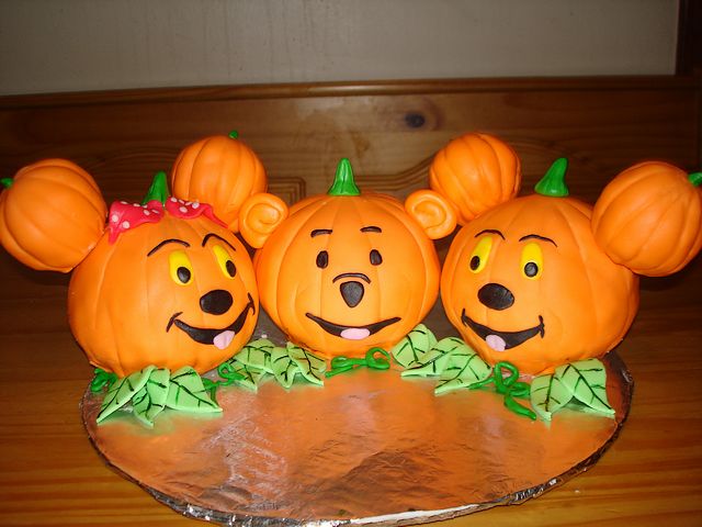 Halloween Cakes - Halloween cakes in shape of Minnie Mouse, Winnie the Pooh and Mickey Mouse, most famous and loved animated heroes from the cartoon series, created by Walt Disney Animation Studios. - , Halloween, cakes, cake, food, foods, holiday, holidays, cartoon, cartoons, feast, feasts, party, parties, festivity, festivities, celebration, celebrations, shape, shapes, Minnie, Mouse, Winnie, Pooh, Mickey, famous, loved, animated, heroes, hero, series, serie, Walt, Disney, Animation, Studios, studios - Halloween cakes in shape of Minnie Mouse, Winnie the Pooh and Mickey Mouse, most famous and loved animated heroes from the cartoon series, created by Walt Disney Animation Studios. Lösen Sie kostenlose Halloween Cakes Online Puzzle Spiele oder senden Sie Halloween Cakes Puzzle Spiel Gruß ecards  from puzzles-games.eu.. Halloween Cakes puzzle, Rätsel, puzzles, Puzzle Spiele, puzzles-games.eu, puzzle games, Online Puzzle Spiele, kostenlose Puzzle Spiele, kostenlose Online Puzzle Spiele, Halloween Cakes kostenlose Puzzle Spiel, Halloween Cakes Online Puzzle Spiel, jigsaw puzzles, Halloween Cakes jigsaw puzzle, jigsaw puzzle games, jigsaw puzzles games, Halloween Cakes Puzzle Spiel ecard, Puzzles Spiele ecards, Halloween Cakes Puzzle Spiel Gruß ecards
