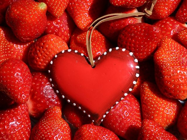Strawberries and Heart Gift Set puzzle game 
