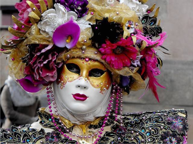Carnival Parade Venice Italy - Ornate Venetian costume during the parade of the traditional annual carnival in Venice, Italy from 26th January to 12th February, 2013, titled 'Live in Colour', a magnificent yearly show of costumes, masks and Italian jewelry. - , carnival, carnivals, parade, parades, Venice, Italy, show, shows, places, place, travel, travel, tour, tours, trip, trips, ornate, Venetian, costume, costumes, January, February, 2013, magnificent, yearly, masks, mask, Italian, jewelry - Ornate Venetian costume during the parade of the traditional annual carnival in Venice, Italy from 26th January to 12th February, 2013, titled 'Live in Colour', a magnificent yearly show of costumes, masks and Italian jewelry. Lösen Sie kostenlose Carnival Parade Venice Italy Online Puzzle Spiele oder senden Sie Carnival Parade Venice Italy Puzzle Spiel Gruß ecards  from puzzles-games.eu.. Carnival Parade Venice Italy puzzle, Rätsel, puzzles, Puzzle Spiele, puzzles-games.eu, puzzle games, Online Puzzle Spiele, kostenlose Puzzle Spiele, kostenlose Online Puzzle Spiele, Carnival Parade Venice Italy kostenlose Puzzle Spiel, Carnival Parade Venice Italy Online Puzzle Spiel, jigsaw puzzles, Carnival Parade Venice Italy jigsaw puzzle, jigsaw puzzle games, jigsaw puzzles games, Carnival Parade Venice Italy Puzzle Spiel ecard, Puzzles Spiele ecards, Carnival Parade Venice Italy Puzzle Spiel Gruß ecards