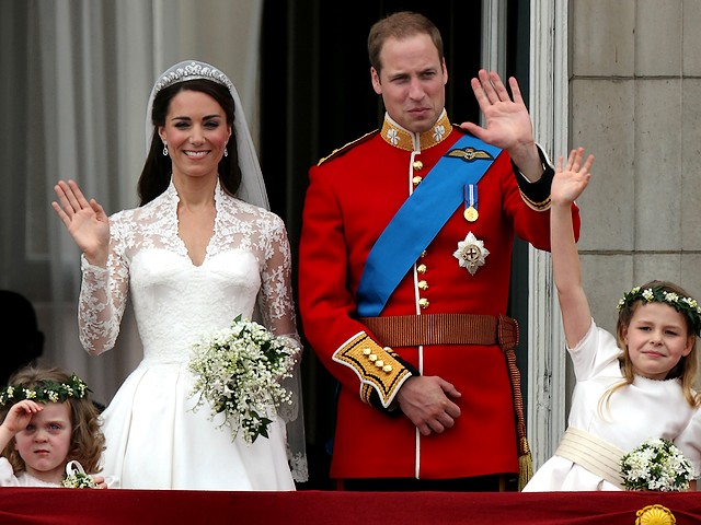 Royal Wedding England Prince William and Catherine at Balcony of Buckingham Palace London - Royal couple, Prince William Duke of Cambridge and his wife Catherine, Duchess of Cambridge, accompanied with bridesmaids Grace Van Cutsem and Margarita Armstrong-Jones greeted the people at balcony of the Buckingham Palace, after the wedding ceremony on April 29, 2011 in London, England. - , Royal, wedding, weddings, England, prince, princes, William, Catherine, balcony, balconies, Buckingham, palace, palaces, London, show, shows, celebrities, celebrity, ceremony, ceremonies, event, events, entertainment, entertainments, place, places, travel, travels, tour, tours, cuple, couples, duke, dukes, Cambridge, wife, wifes, duchess, duchesses, bridesmaids, bridesmaid, Grace, Van, Cutsem, Margarita, Armstrong, Jones, people, ceremony, ceremonies, April, 2011 - Royal couple, Prince William Duke of Cambridge and his wife Catherine, Duchess of Cambridge, accompanied with bridesmaids Grace Van Cutsem and Margarita Armstrong-Jones greeted the people at balcony of the Buckingham Palace, after the wedding ceremony on April 29, 2011 in London, England. Resuelve rompecabezas en línea gratis Royal Wedding England Prince William and Catherine at Balcony of Buckingham Palace London juegos puzzle o enviar Royal Wedding England Prince William and Catherine at Balcony of Buckingham Palace London juego de puzzle tarjetas electrónicas de felicitación  de puzzles-games.eu.. Royal Wedding England Prince William and Catherine at Balcony of Buckingham Palace London puzzle, puzzles, rompecabezas juegos, puzzles-games.eu, juegos de puzzle, juegos en línea del rompecabezas, juegos gratis puzzle, juegos en línea gratis rompecabezas, Royal Wedding England Prince William and Catherine at Balcony of Buckingham Palace London juego de puzzle gratuito, Royal Wedding England Prince William and Catherine at Balcony of Buckingham Palace London juego de rompecabezas en línea, jigsaw puzzles, Royal Wedding England Prince William and Catherine at Balcony of Buckingham Palace London jigsaw puzzle, jigsaw puzzle games, jigsaw puzzles games, Royal Wedding England Prince William and Catherine at Balcony of Buckingham Palace London rompecabezas de juego tarjeta electrónica, juegos de puzzles tarjetas electrónicas, Royal Wedding England Prince William and Catherine at Balcony of Buckingham Palace London puzzle tarjeta electrónica de felicitación