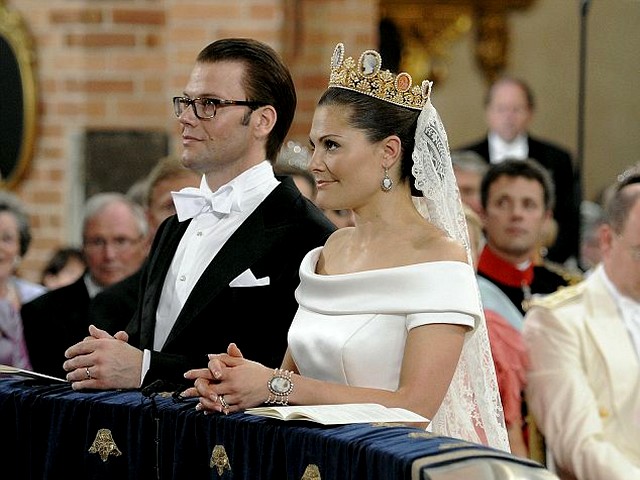Royal Wedding Sweeden the Ceremony - The Crown Princess Victoria and Daniel Westling during the Royal Wedding ceremony at Storkyrkan cathedral in Stockholm, Sweeden (June 19, 2010). - , Royal, Wedding, Sweeden, ceremony, ceremonies, show, shows, event, events, celebrity, celebrities, entertainment, entertainments, Crown, Princess, Victoria, Daniel, Westling, Storkyrkan, cathedral, cathedrals, Stockholm - The Crown Princess Victoria and Daniel Westling during the Royal Wedding ceremony at Storkyrkan cathedral in Stockholm, Sweeden (June 19, 2010). Подреждайте безплатни онлайн Royal Wedding Sweeden the Ceremony пъзел игри или изпратете Royal Wedding Sweeden the Ceremony пъзел игра поздравителна картичка  от puzzles-games.eu.. Royal Wedding Sweeden the Ceremony пъзел, пъзели, пъзели игри, puzzles-games.eu, пъзел игри, online пъзел игри, free пъзел игри, free online пъзел игри, Royal Wedding Sweeden the Ceremony free пъзел игра, Royal Wedding Sweeden the Ceremony online пъзел игра, jigsaw puzzles, Royal Wedding Sweeden the Ceremony jigsaw puzzle, jigsaw puzzle games, jigsaw puzzles games, Royal Wedding Sweeden the Ceremony пъзел игра картичка, пъзели игри картички, Royal Wedding Sweeden the Ceremony пъзел игра поздравителна картичка