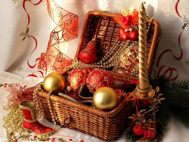 Christmas Wallpaper - A Christmas decorations wallpaper with a lovely wicker basket, filled of red and gold glass balls ornaments, toy boots, and a candlestick with candle in gold hue, on a background of holidays curtain and a fine ribbon. - , Christmas, wallpaper, wallpapers, holiday, holidays, decorations, decoration, lovely, wicker, basket, baskets, red, gold, glass, balls, ball, ornaments, ornaments, toy, toys, boots, boot, candlestick, candle, candles, hue, hues, background, backgrounds, curtain, curtains, fine, ribbon, ribbons - A Christmas decorations wallpaper with a lovely wicker basket, filled of red and gold glass balls ornaments, toy boots, and a candlestick with candle in gold hue, on a background of holidays curtain and a fine ribbon. Подреждайте безплатни онлайн Christmas Wallpaper пъзел игри или изпратете Christmas Wallpaper пъзел игра поздравителна картичка  от puzzles-games.eu.. Christmas Wallpaper пъзел, пъзели, пъзели игри, puzzles-games.eu, пъзел игри, online пъзел игри, free пъзел игри, free online пъзел игри, Christmas Wallpaper free пъзел игра, Christmas Wallpaper online пъзел игра, jigsaw puzzles, Christmas Wallpaper jigsaw puzzle, jigsaw puzzle games, jigsaw puzzles games, Christmas Wallpaper пъзел игра картичка, пъзели игри картички, Christmas Wallpaper пъзел игра поздравителна картичка