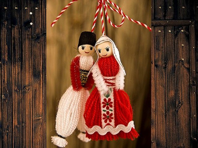 Martenitsa Pijo and Penda decorates Door - Martenitsa with 'Pijo and Penda', which decorates the entrance door for the feast 'Baba Marta' on March 1st, with a belief that it will bring health, luck and fertility to the occupants of the home, their relatives, friends and guests. - , martenitsa, martenitsi, Pijo, Penda, door, doors, holidays, holiday, festival, festivals, celebrations, celebration, entrance, feast, feasts, Baba, Marta, March, belief, beliefs, health, luck, fertility, fertilities, occupants, occupant, home, homes, relatives, relative, friends, friend, relatives, relative, guests, guest - Martenitsa with 'Pijo and Penda', which decorates the entrance door for the feast 'Baba Marta' on March 1st, with a belief that it will bring health, luck and fertility to the occupants of the home, their relatives, friends and guests. Resuelve rompecabezas en línea gratis Martenitsa Pijo and Penda decorates Door juegos puzzle o enviar Martenitsa Pijo and Penda decorates Door juego de puzzle tarjetas electrónicas de felicitación  de puzzles-games.eu.. Martenitsa Pijo and Penda decorates Door puzzle, puzzles, rompecabezas juegos, puzzles-games.eu, juegos de puzzle, juegos en línea del rompecabezas, juegos gratis puzzle, juegos en línea gratis rompecabezas, Martenitsa Pijo and Penda decorates Door juego de puzzle gratuito, Martenitsa Pijo and Penda decorates Door juego de rompecabezas en línea, jigsaw puzzles, Martenitsa Pijo and Penda decorates Door jigsaw puzzle, jigsaw puzzle games, jigsaw puzzles games, Martenitsa Pijo and Penda decorates Door rompecabezas de juego tarjeta electrónica, juegos de puzzles tarjetas electrónicas, Martenitsa Pijo and Penda decorates Door puzzle tarjeta electrónica de felicitación